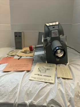 4901 American Optical Co. Vintage 300 Projector Airequipt Automatic Slide Changer
