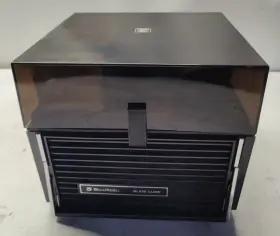 M8000 Bell And Howell Vintage Slide Cube Projector. Not Tested. Auto Focus With Lens