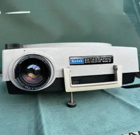 1444960 Eastman Kodak Company Carousel Ektagraphic Af Slide Projector Powers On Selling For Parts