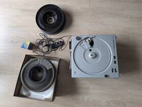 Elmo 300af Omnigraphic With Remote Two Slide Trays And An Extra Bulb