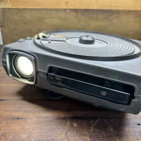 115-125 Keystone G18913 Vtg Slide Projector With 1 Tray Volts Self Storing Cord
