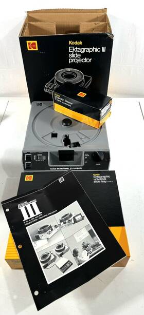 Kodak 041771722029 Ektagraphic Iii A Slide Projector Tray 102-152mm F/3.5 Zoom Lens