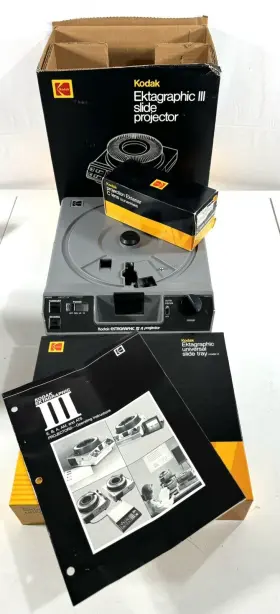 Kodak 041771722029 Ektagraphic Iii A Slide Projector Tray 102-152mm F/3.5 Zoom Lens