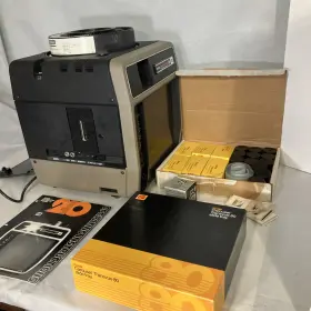 220-ym10 Kodak Ektagraphic Cube Audioviewer Slide Projector Model 210 With Extras Tested