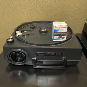 Kodak 800h Carousel Slide Projector Includes Extra Bulb