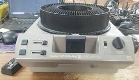 Kodak 8b9869 Ektagraphic Iii Amt Slide Projector And Remote - Read