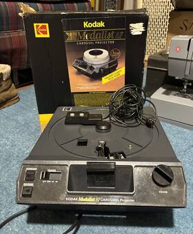 Kodak 935259 Vintage Medalist Af I Carousel Slide Projector Bundle-euc