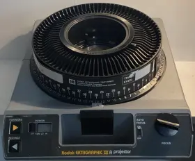 A-55106 Kodak Ektagraphic Iii A 35mm Slide Projector Auto Focus Gray With Tray