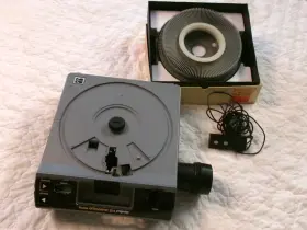 A-94493 Kodak Ektagraphic Iii E Slide Projector With Box Remote 150mm Lens And 140 Tray