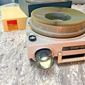 Kodak B-2ar Ektagraphic Carousel Slide Projector Model B-2 - 2 Carousels Included