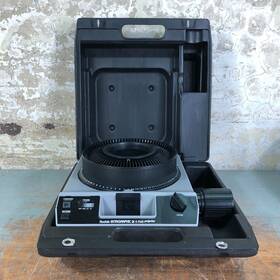 Kodak F.2 C/20240507/cb.07 Ektagraphic Iii B Projector With Remote And Tray - Works