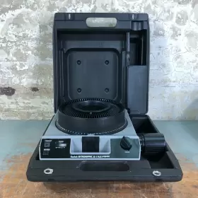 20240507 Kodak F.2 C/20240507/cb.07 Ektagraphic Iii B Projector With Remote And Tray - Works