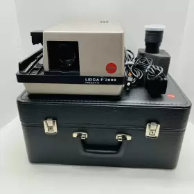 P2000 Leica Pradovit Vintage Projector With 2 Lenses Remote Control And Carry Case