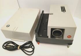 Leitz 31058500 Pradovit Color 250 Wetzlar Slide Projector - Germany With Cover Power Cord
