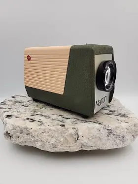 702289 Manon Cabin Rare Vintage Slide Projector 75mm 2.5 Tested Mini Shelf Display