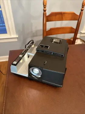 837.98840 Sears Solid State Auto Focus Model 2x2 Slide Projector Works