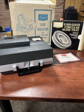 Sears 98830 Vtg Solid State Slide Projector With Auto Focus And Circular Side Tray