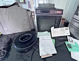 8835adp Singer Caramate Slide Projector Tv Monitor Combo With Carousel And Manuals